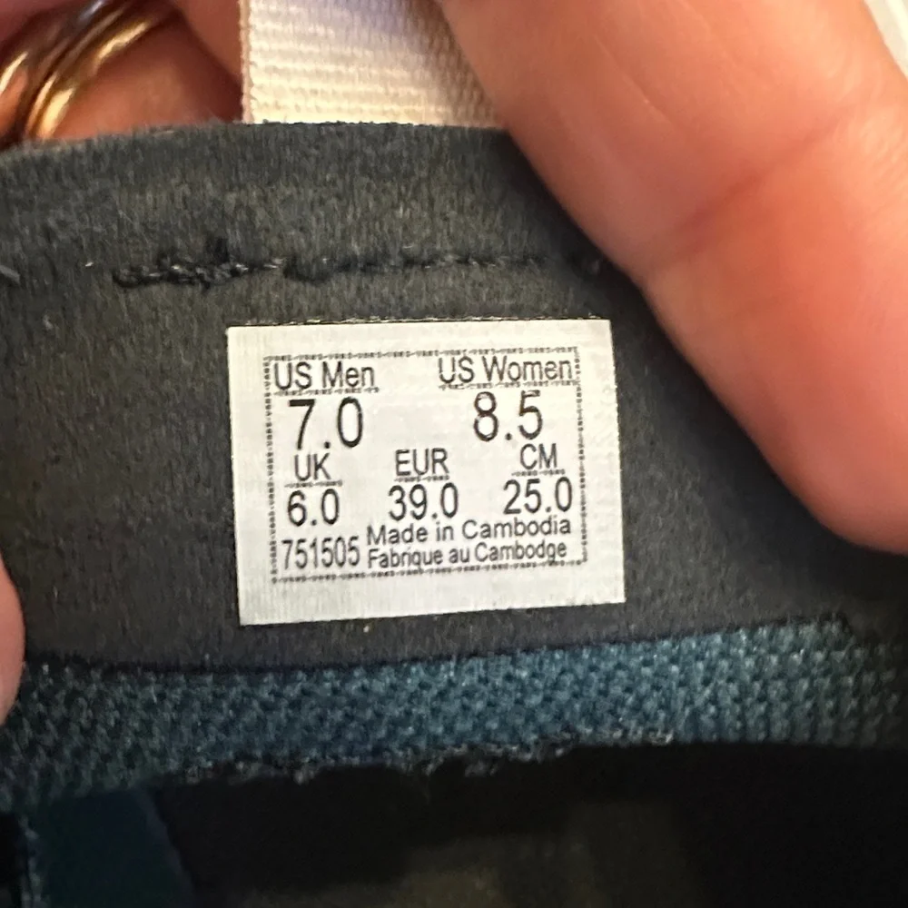 Vans - Picture 3 of 6